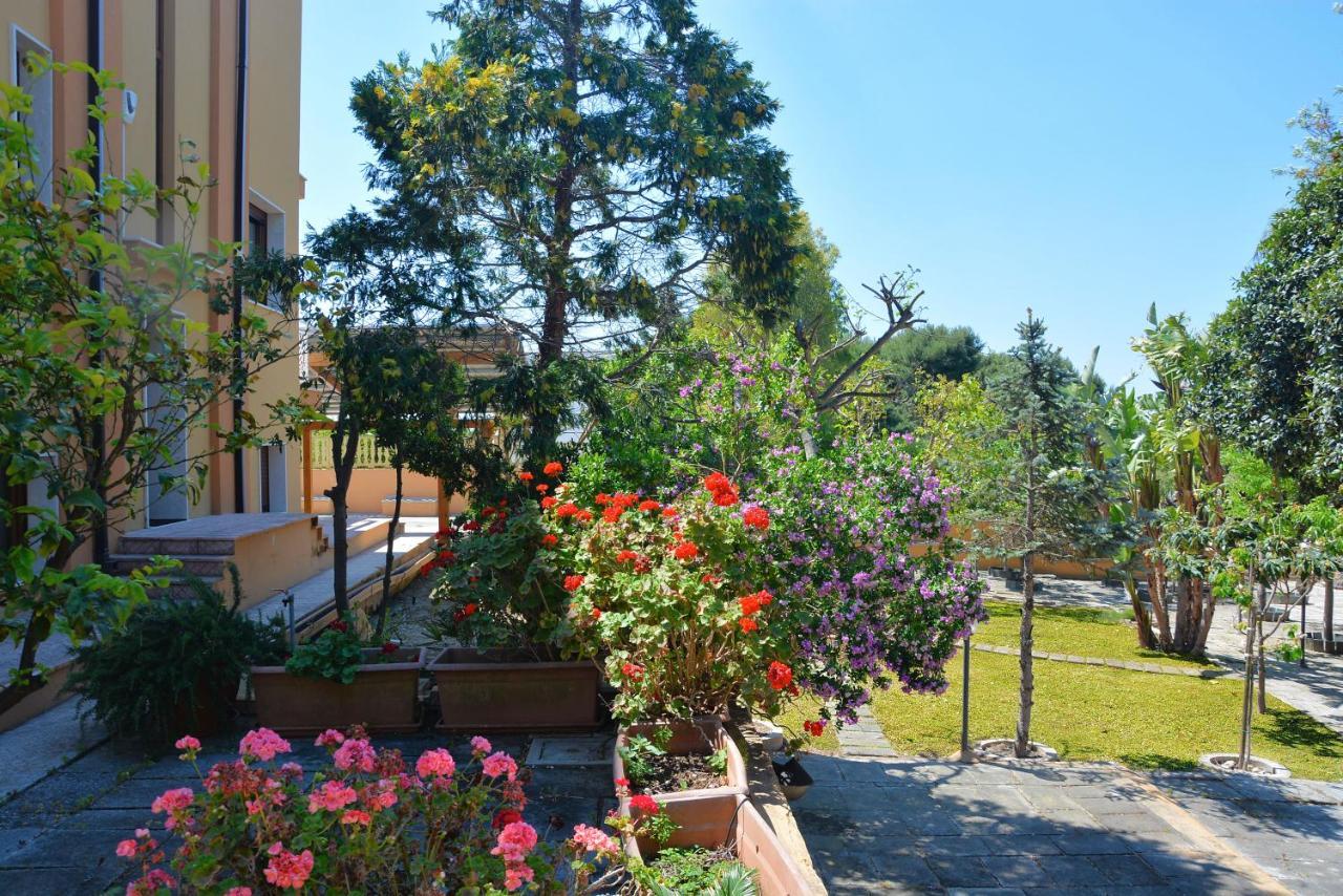 B&B Il Canto Del Mare Pulsano Exterior photo